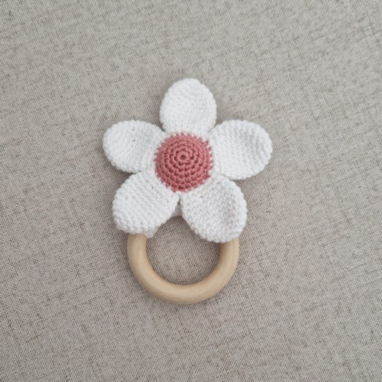 Gehaakte rammelaar | Bloem | Wit - Roze