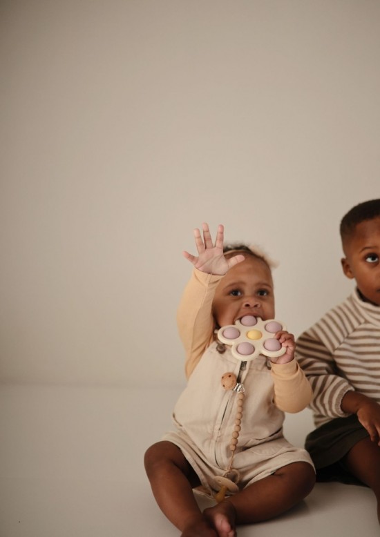 Mushie | Bloem pop-it | Soft Lilac/Daffodil/Ivory